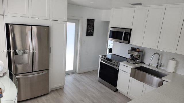 3447 SW 23rd St 3447, Miami, FL 33145