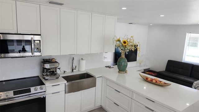 3447 SW 23rd St 3447, Miami, FL 33145