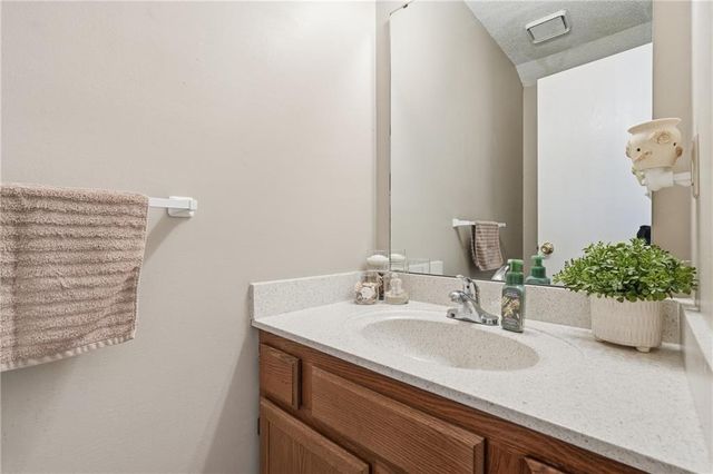 7001 N Askew Avenue, Gladstone, MO 64119