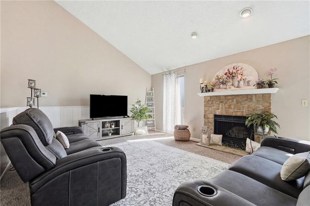 7001 N Askew Avenue, Gladstone, MO 64119