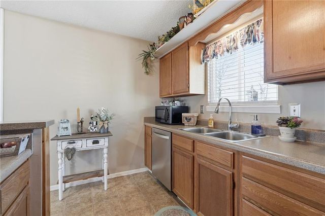 7001 N Askew Avenue, Gladstone, MO 64119