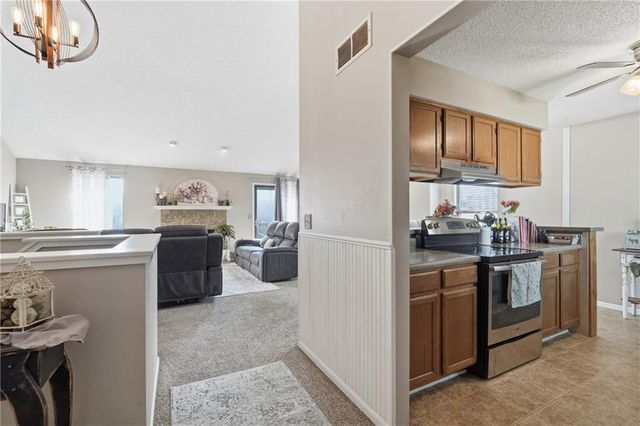 7001 N Askew Avenue, Gladstone, MO 64119