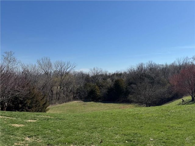 7001 N Askew Avenue, Gladstone, MO 64119