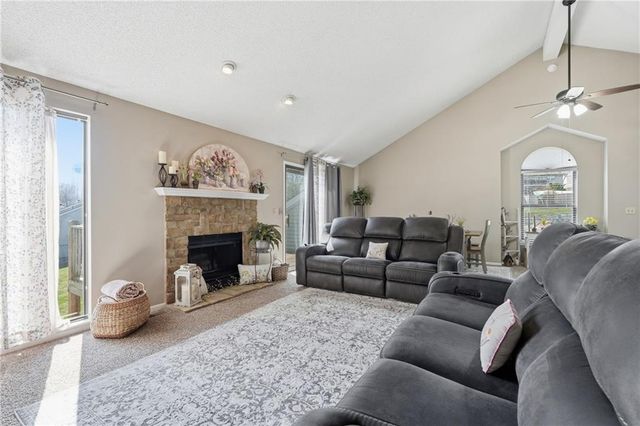 7001 N Askew Avenue, Gladstone, MO 64119