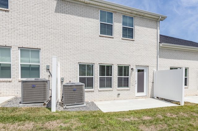 204 Douglas Bend Rd Unit 1402, Gallatin, TN 37066
