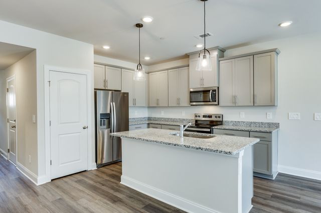 204 Douglas Bend Rd Unit 1402, Gallatin, TN 37066