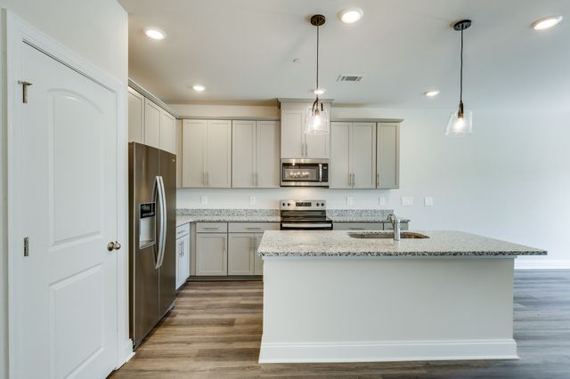 204 Douglas Bend Rd Unit 1402, Gallatin, TN 37066