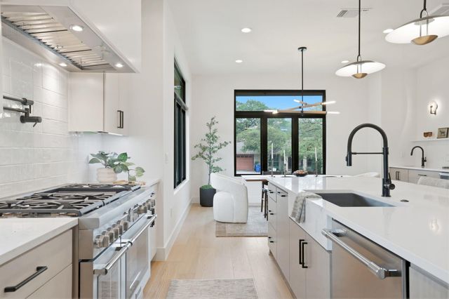 2605 Forest Bend DR, Austin, TX 78704