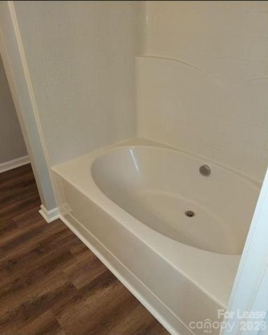 3147 Old Ironside Drive, Charlotte, NC 28213