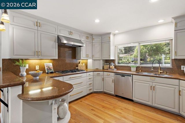 607 Rheem Blvd, Moraga, CA 94556