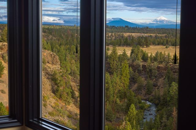 1122 NW Foxwood Place, Bend, OR 97703