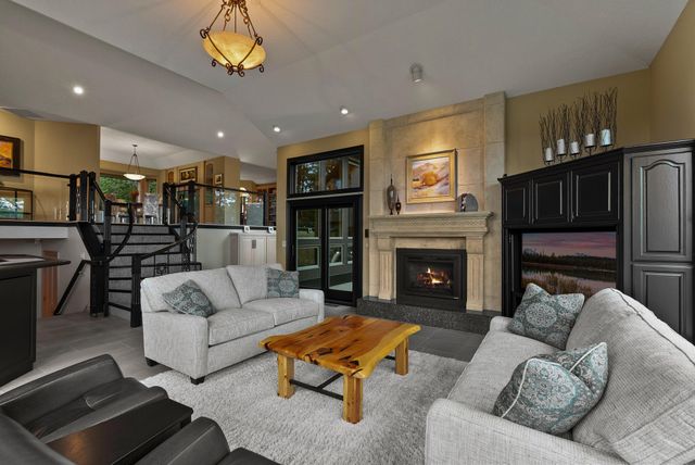 1122 NW Foxwood Place, Bend, OR 97703