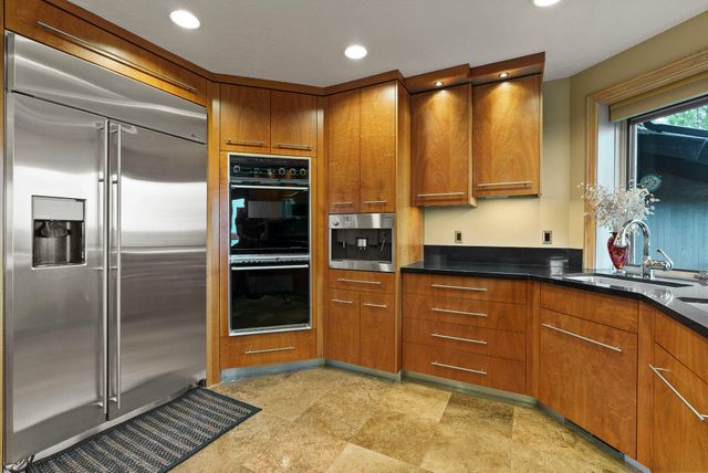 1122 NW Foxwood Place, Bend, OR 97703