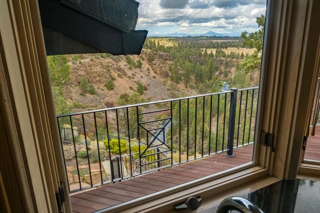 1122 NW Foxwood Place, Bend, OR 97703