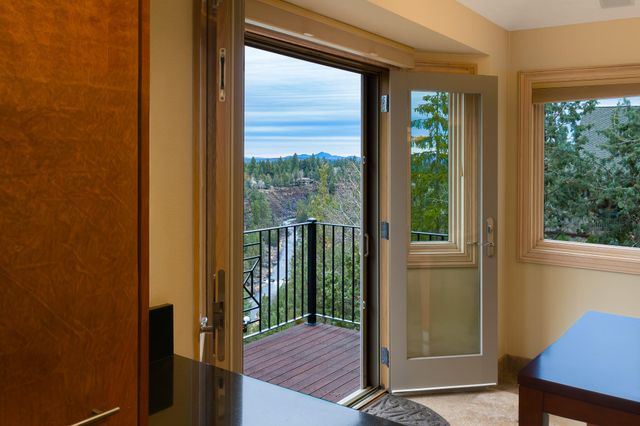 1122 NW Foxwood Place, Bend, OR 97703