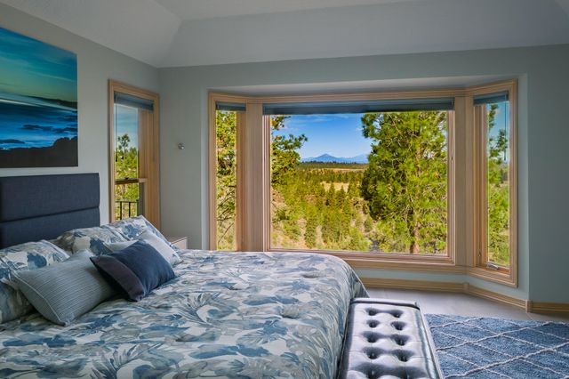 1122 NW Foxwood Place, Bend, OR 97703