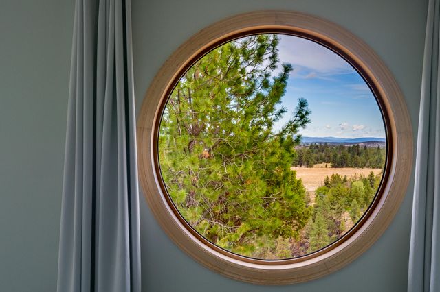 1122 NW Foxwood Place, Bend, OR 97703