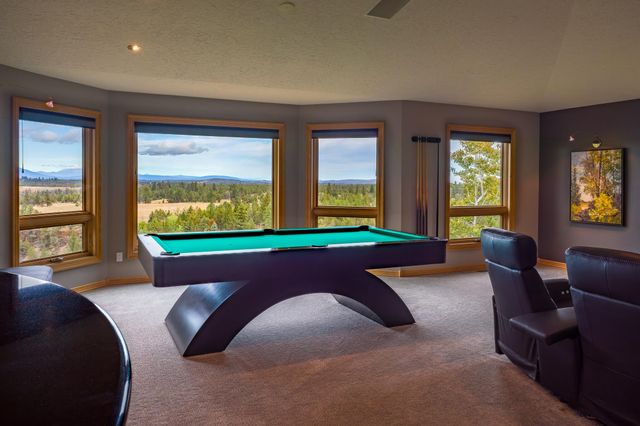 1122 NW Foxwood Place, Bend, OR 97703