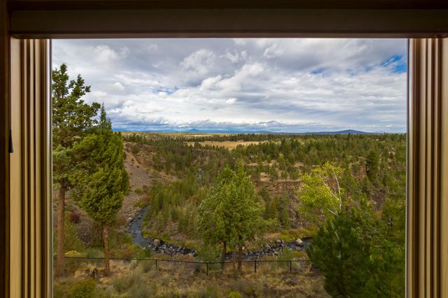 1122 NW Foxwood Place, Bend, OR 97703