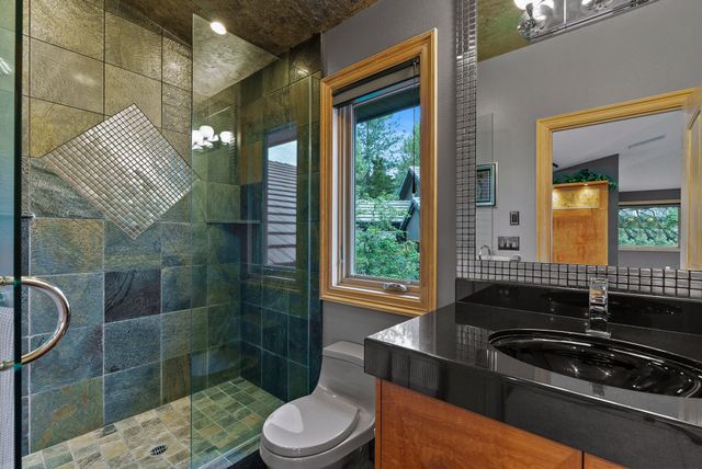 1122 NW Foxwood Place, Bend, OR 97703