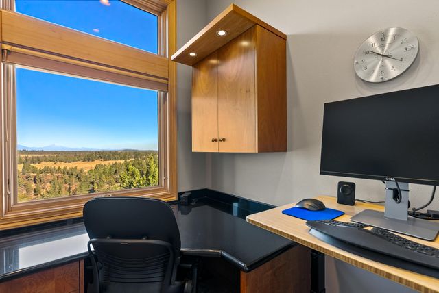 1122 NW Foxwood Place, Bend, OR 97703