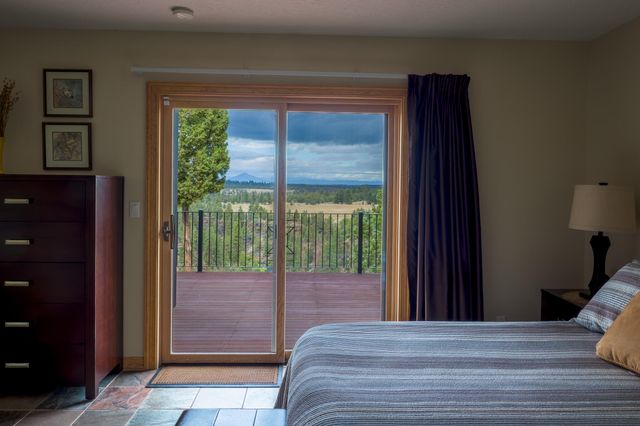 1122 NW Foxwood Place, Bend, OR 97703