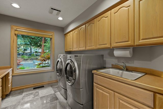 1122 NW Foxwood Place, Bend, OR 97703