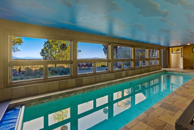 1122 NW Foxwood Place, Bend, OR 97703