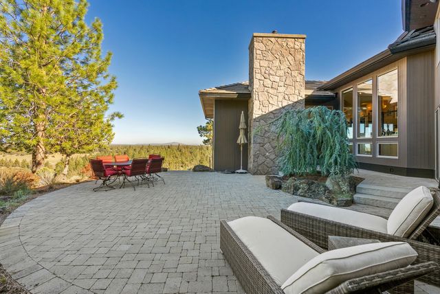 1122 NW Foxwood Place, Bend, OR 97703