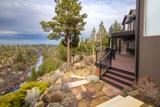 1122 NW Foxwood Place, Bend, OR 97703