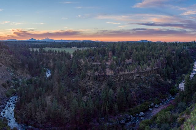 1122 NW Foxwood Place, Bend, OR 97703