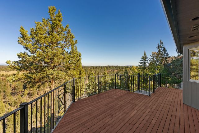 1122 NW Foxwood Place, Bend, OR 97703