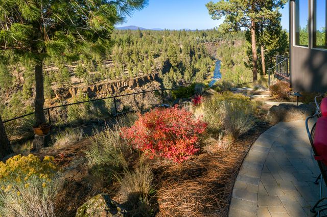 1122 NW Foxwood Place, Bend, OR 97703