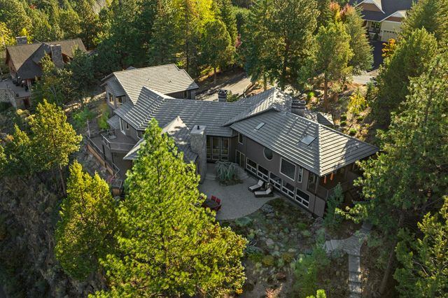 1122 NW Foxwood Place, Bend, OR 97703