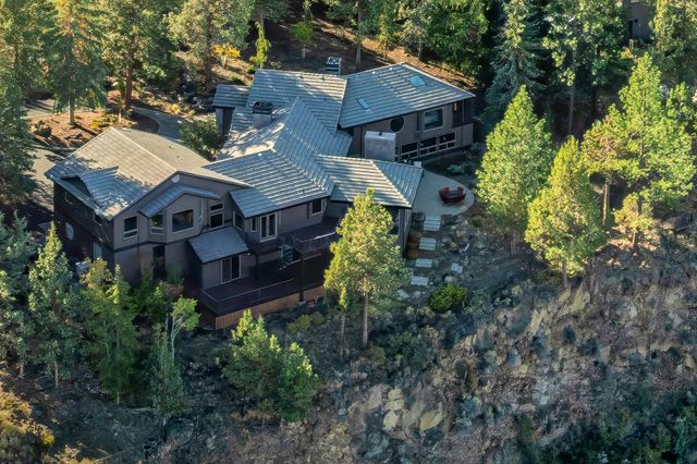 1122 NW Foxwood Place, Bend, OR 97703