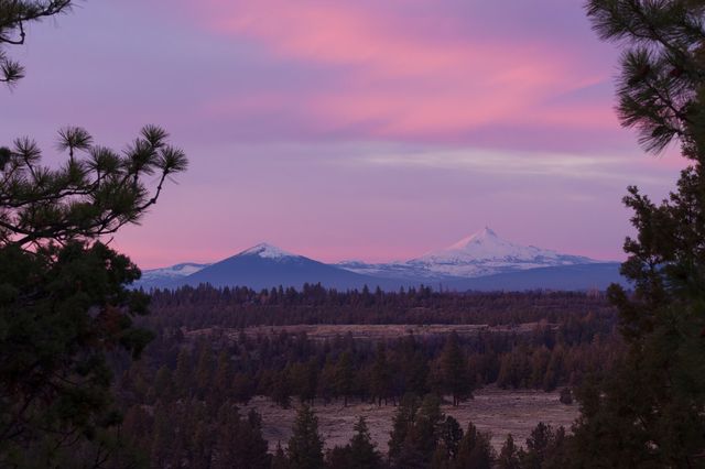 1122 NW Foxwood Place, Bend, OR 97703