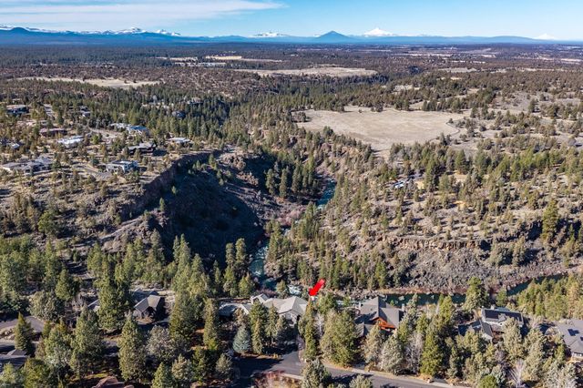 1122 NW Foxwood Place, Bend, OR 97703