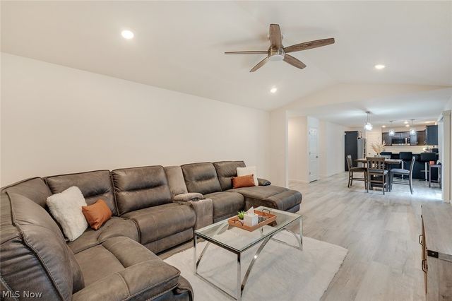 1254 Cross Drive, Austintown, OH 44515
