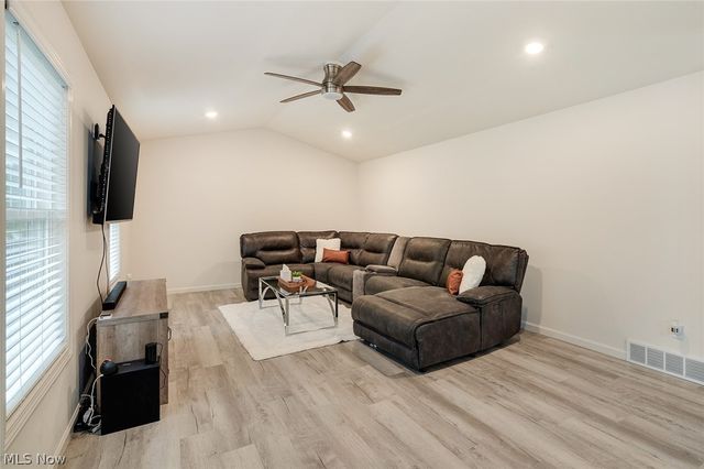 1254 Cross Drive, Austintown, OH 44515