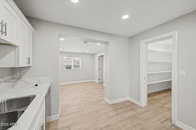 4044 W BURGESS Lane, Phoenix, AZ 85041
