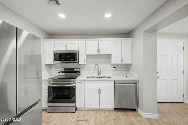 4044 W BURGESS Lane, Phoenix, AZ 85041