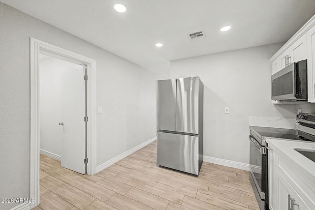 4044 W BURGESS Lane, Phoenix, AZ 85041