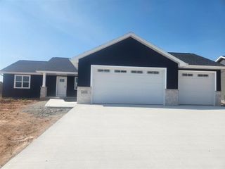 8300 XAVIER DRIVE, Neenah, WI 54952