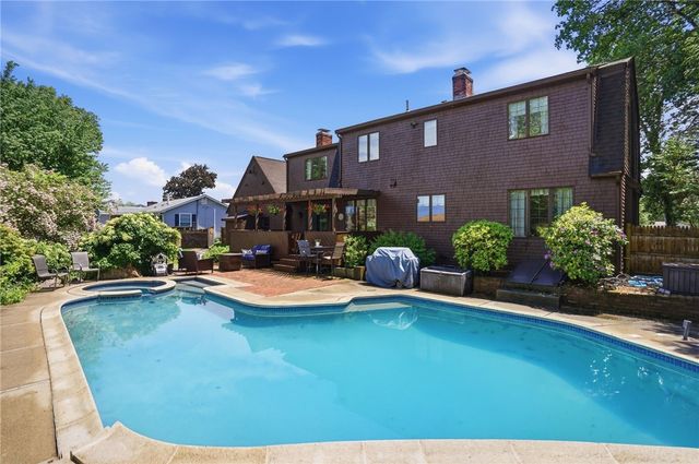 34 Robin Lane, West Warwick, RI 02893