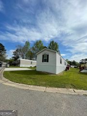 390 Malibu Drive, Fayetteville, GA 30214