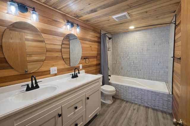 E13848 Dan Mar Court, Merrimac, WI 53561