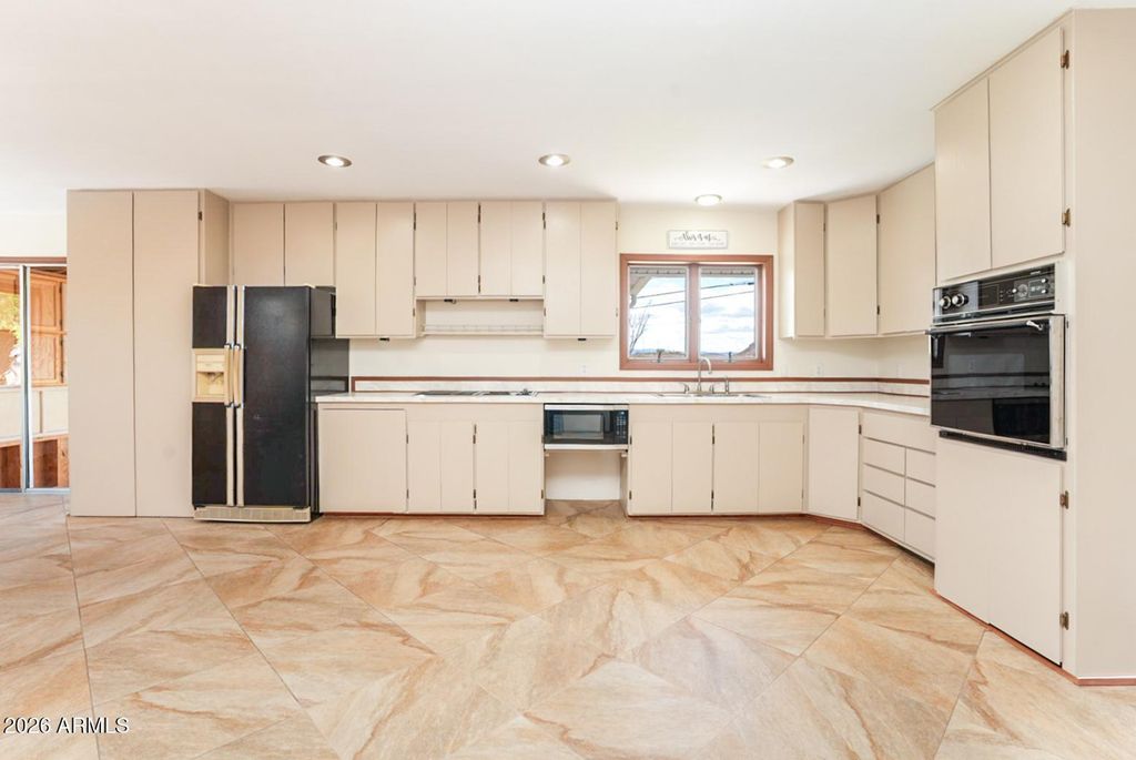 Image 13 of property listing at 10375 E Lynn Drive, Cornville, AZ 86325