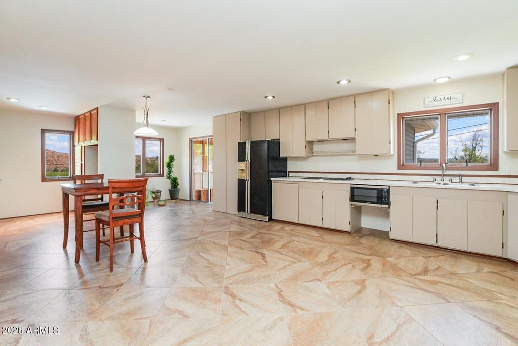 Image 2 of property listing at 10375 E Lynn Drive, Cornville, AZ 86325