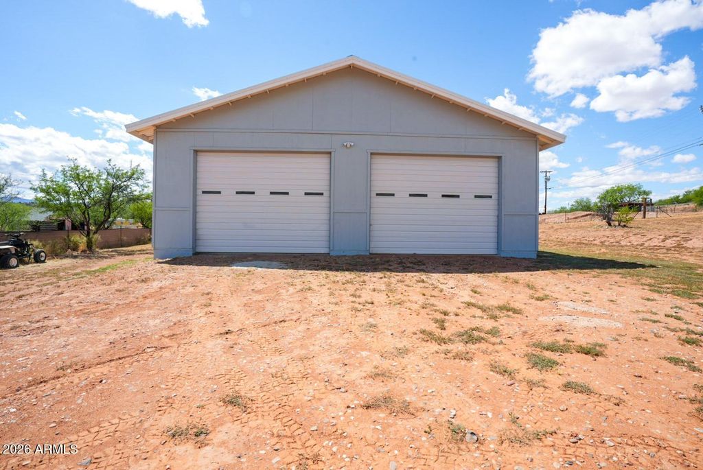 Image 6 of property listing at 10375 E Lynn Drive, Cornville, AZ 86325