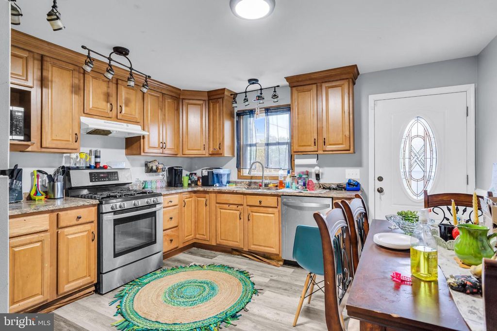 79 E 1ST AVE, Red Lion, PA 17356